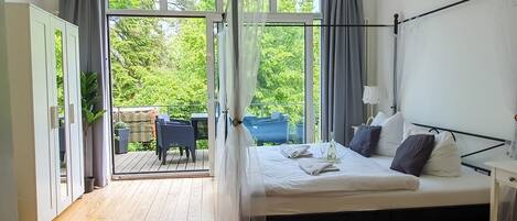 3 bedrooms, desk, iron/ironing board, WiFi