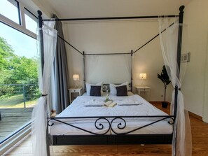 3 habitaciones, escritorio, tabla de planchar con plancha y wifi 