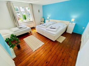 5 bedrooms, desk, iron/ironing board, WiFi - Landhaus Mähl nur Haupthaus mit Sauna und Großem Garten und Pkw-stellplätze - Ostsee Landhaus Mähl (Prerow)