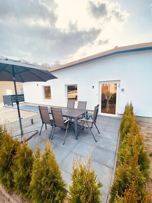 Outdoor dining - Käpten Karl Ferienhaus - Käpten Karl Ferienhaus mit Sauna 400m zum Strand - Familienfreundlich (Graal-Müritz)