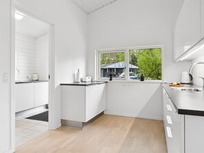 Fridge, dishwasher, cookware/dishes/utensils