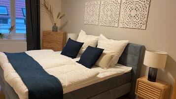 3 habitaciones, escritorio, tabla de planchar con plancha y wifi