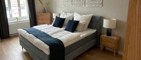 3 bedrooms, desk, iron/ironing board, WiFi