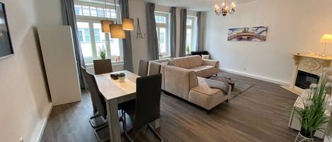 Fernseher, Stereoanlage