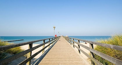 Kapitäns HUS - Ganzes Haus nur 300m zum Strand mit Infrarotsauna, Großer Garten, Kamin, Whirlpool -