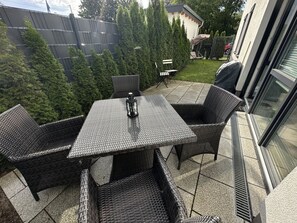 Outdoor dining - Seestern - Ferienwohnung Seestern Inkl. Stellplatz + Garten (Rostock)