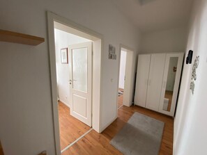 Unclassified image, 2 of 13, button - Apartment Störtebeker mit Smart-tv - Traumwohnung Störtebeker Ruhig Großzügig & Zentral (Rostock)