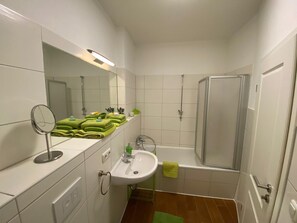 Unclassified image, 3 of 13, button - Apartment Störtebeker mit Smart-tv - Traumwohnung Störtebeker Ruhig Großzügig & Zentral (Rostock)