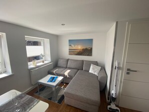 TV, stereo - Landliebe Ferienwohnung - Ferienwohnung Landliebe mit Großem Garten (Dummerstorf)