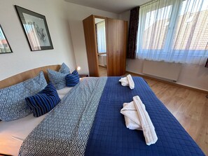 Unclassified image, 4 of 31, button