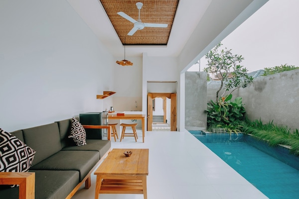 Premier Villa, 1 Bedroom | Living area | 43-inch Smart TV with digital channels