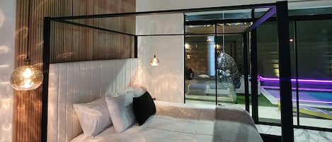 4 habitaciones, tabla de planchar con plancha, wifi y ropa de cama