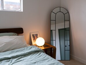 3 Schlafzimmer, Schreibtisch, Bügeleisen/Bügelbrett, Reisekinderbett