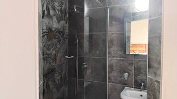 Family Apartment | Bathroom
