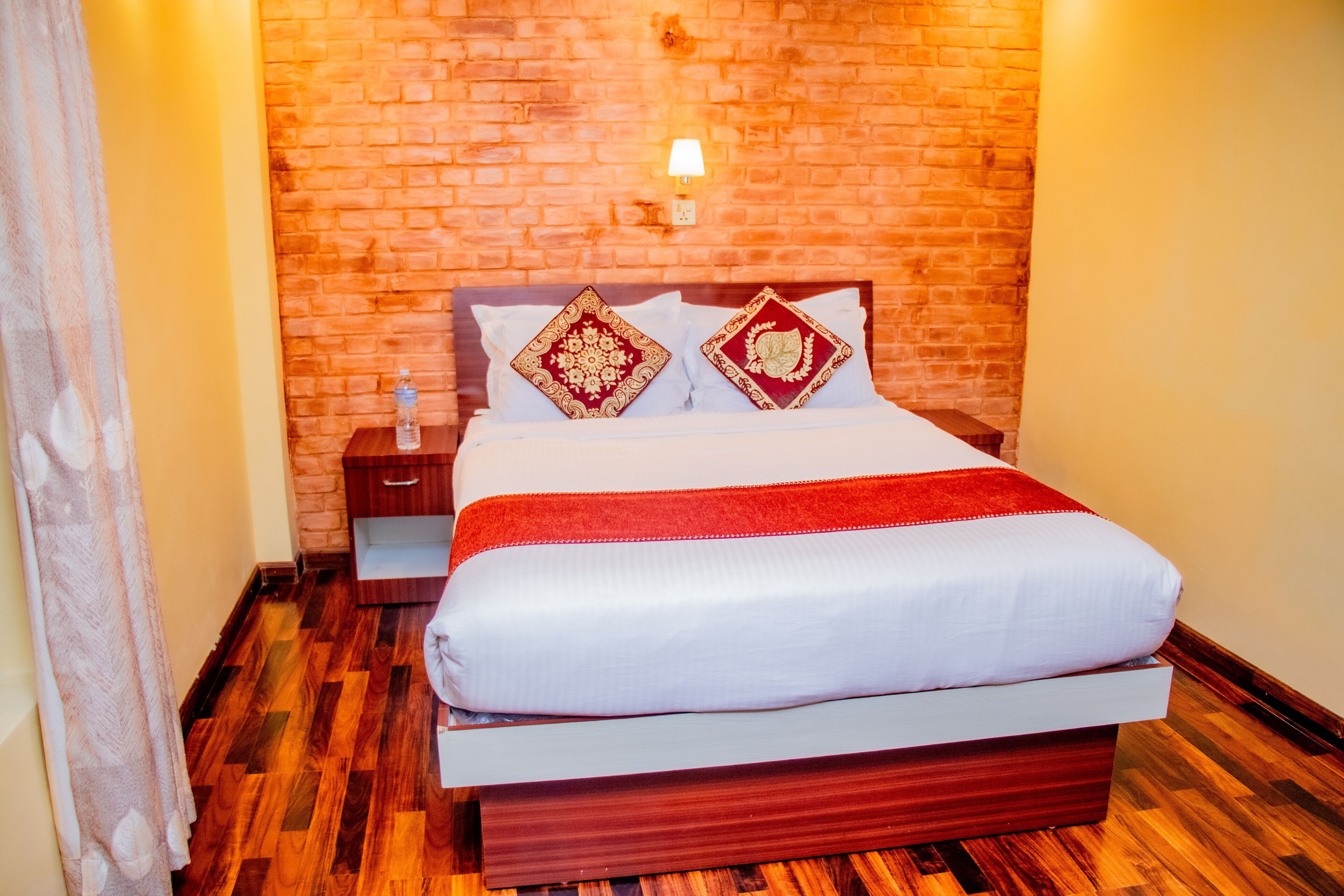 Deluxe Double Room | Select Comfort beds, in-room safe, desk, laptop workspace