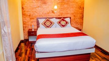 Deluxe Double Room | Select Comfort beds, in-room safe, desk, laptop workspace