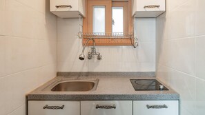 Basic Room, 1 Bedroom (hwangtobichirum) | 1 bedroom, free WiFi - Geoje Sunbeachoceanview Dog Pension (Geoje)