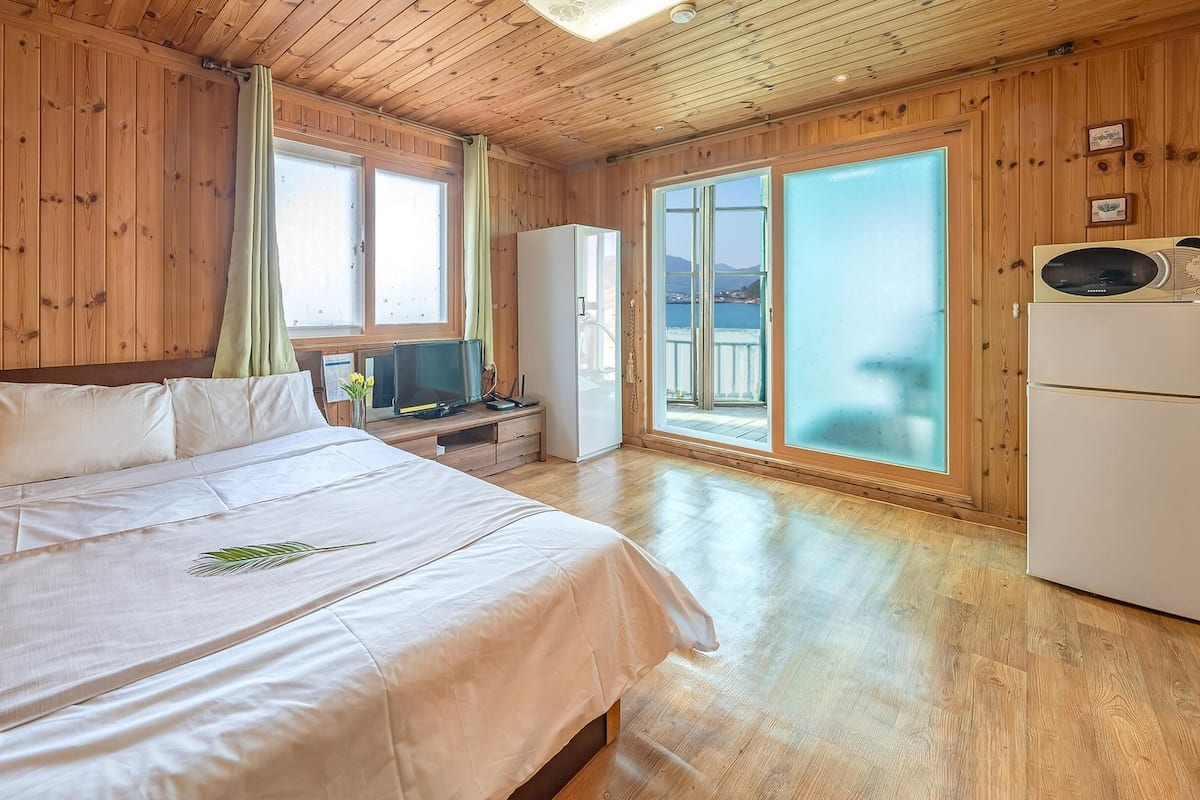 Basic Room, 1 Bedroom (hwangtobichirum) | 1 bedroom, free WiFi