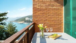 Basic Room, 1 Bedroom (hwangtokeopeullum) | 1 bedroom, free WiFi - Geoje Sunbeachoceanview Dog Pension (Geoje)