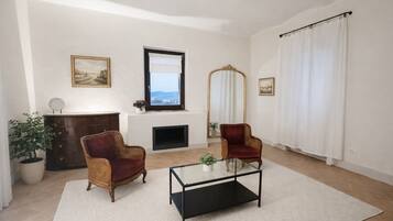 Phòng Suite Tiêu chuẩn, 1 phòng ngủ, quang cảnh thành phố | Bộ đồ giường cao cấp, chăn bông, minibar, két bảo mật tại phòng