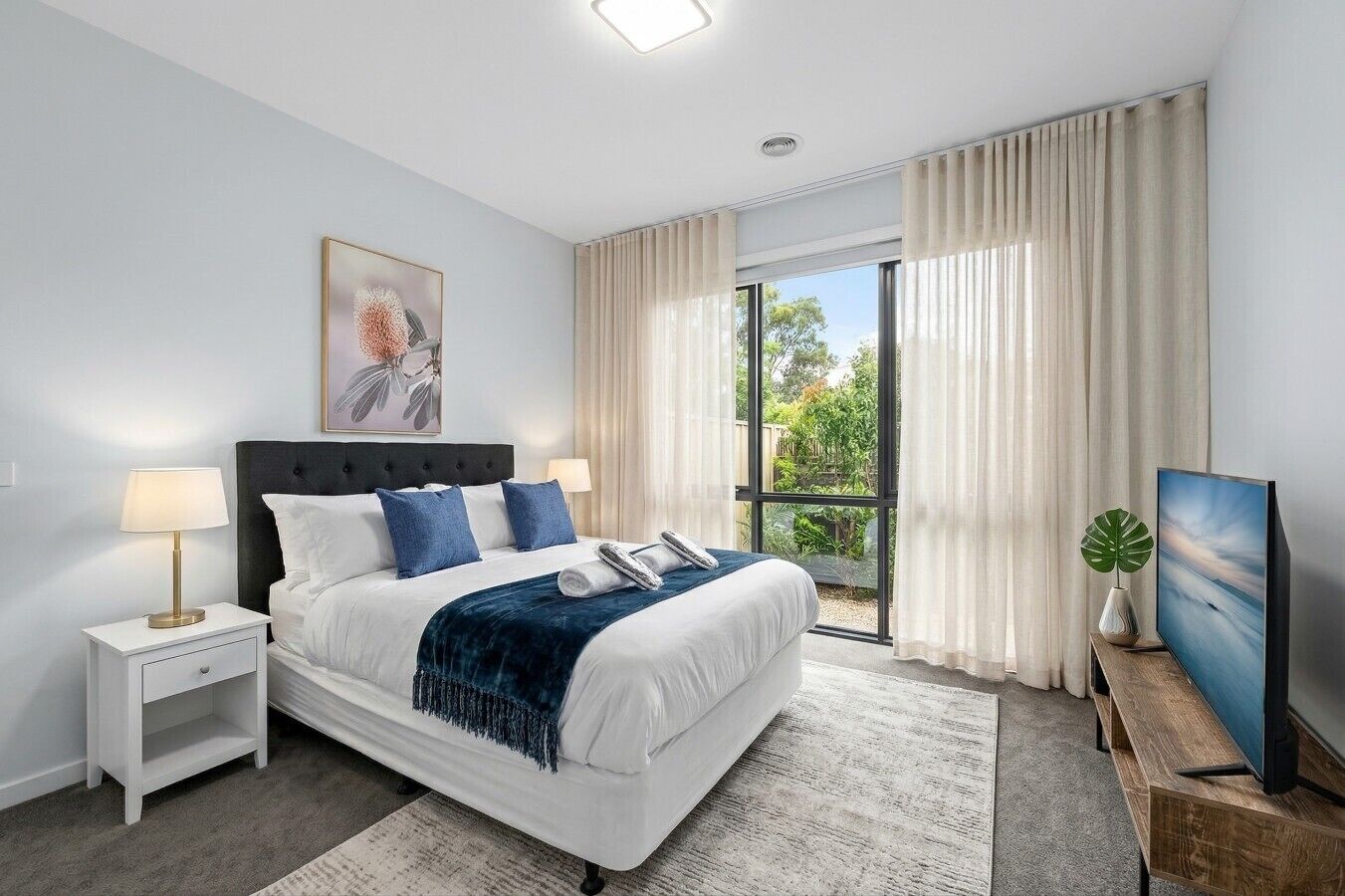 3 bedrooms, in-room safe, desk, iron/ironing board