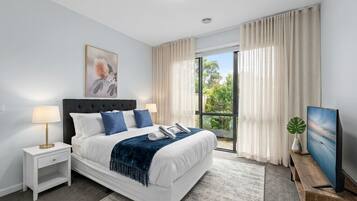 3 bedrooms, in-room safe, desk, iron/ironing board