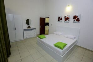 2 bedrooms, iron/ironing board, WiFi, bed sheets