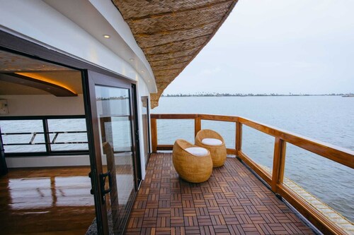 Luxury Houseboat