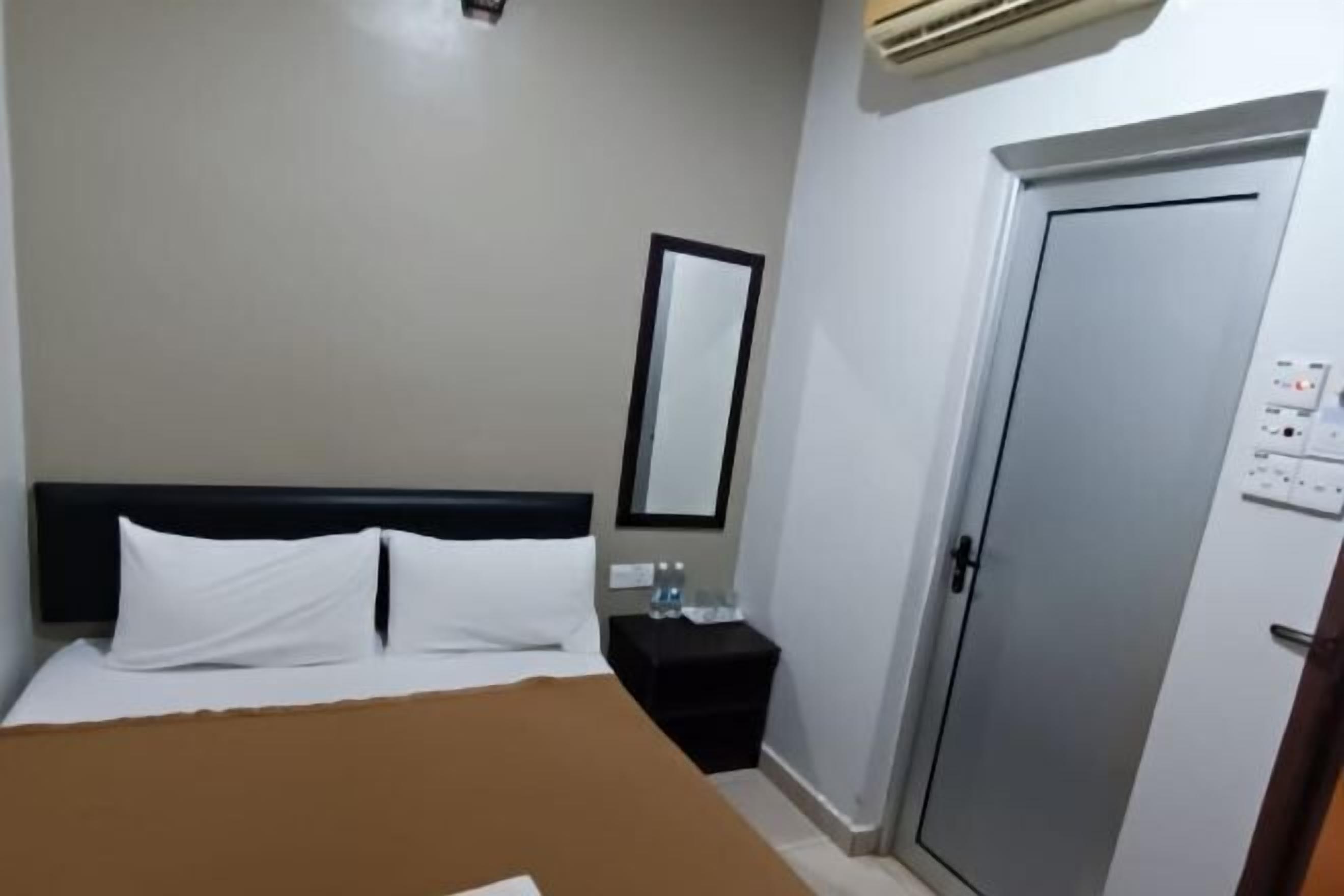 โต๊ะทำงาน, พื้นที่ทำงานแบบใช้แล็ปท็อป, Wi-Fi ฟรี, ผ้าปูที่นอน