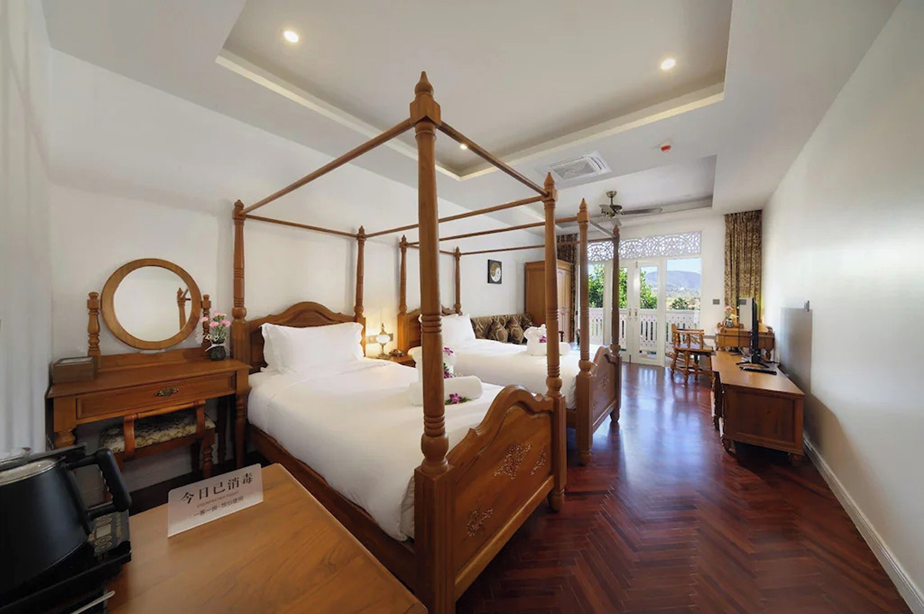 Desk, free WiFi, bed sheets