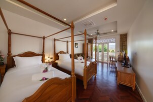 Escritorio, wifi gratis y ropa de cama 