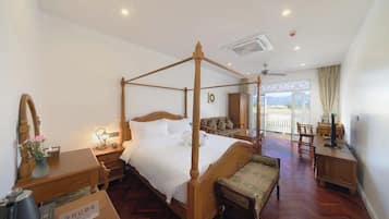 Superior Room, 1 King Bed | Desk, free WiFi, bed sheets