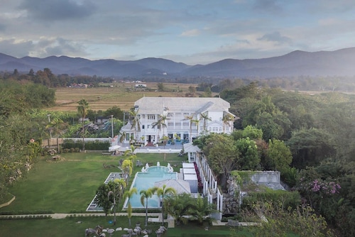 Lanna Inthan Hotel & Resort