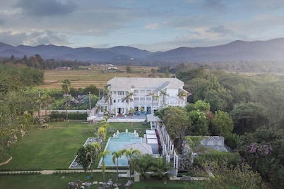 Lanna Inthan Hotel & Resort