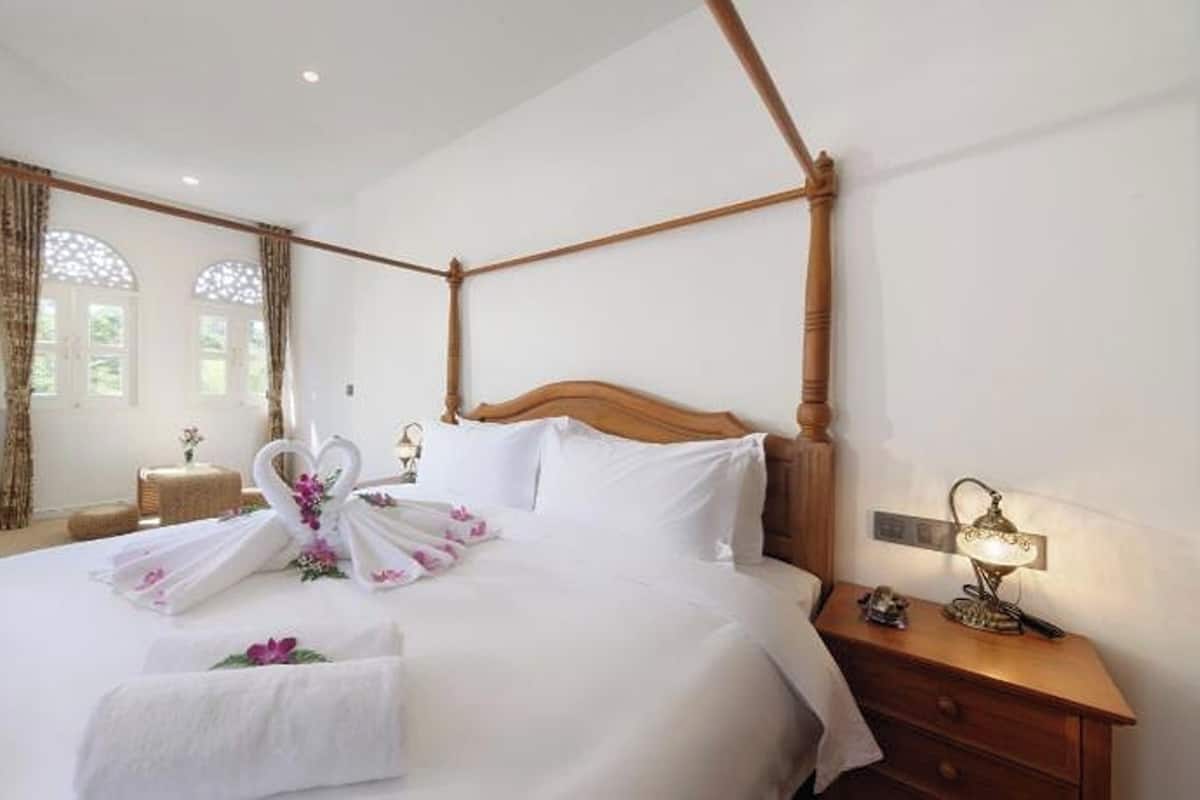 Deluxe Room, Garden View | Desk, free WiFi, bed sheets