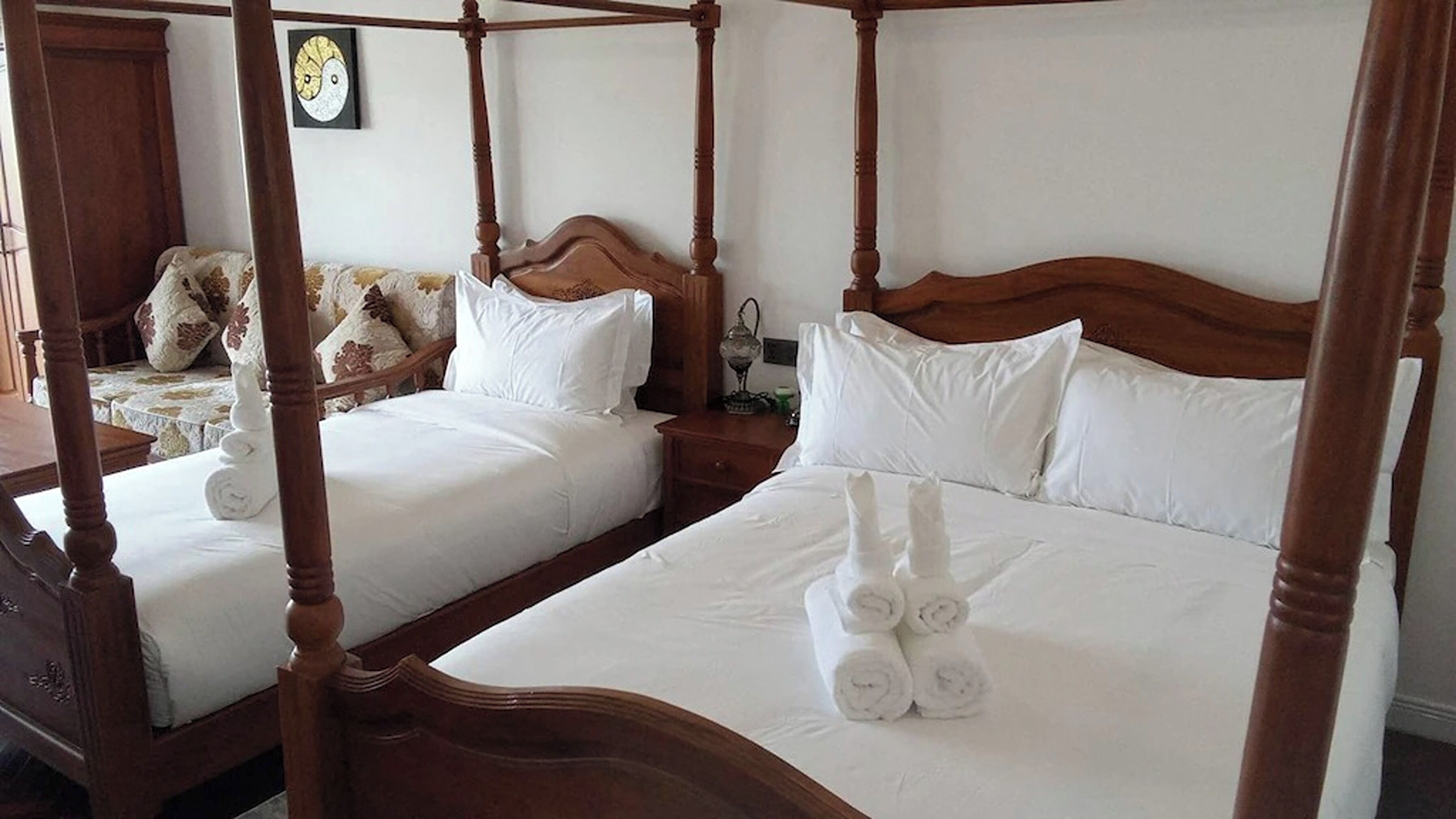 Family Room | Desk, free WiFi, bed sheets