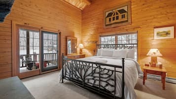 3 bedrooms, desk, WiFi, bed sheets