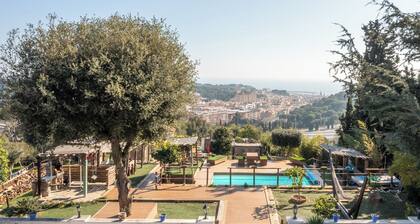 Villa Carrasca: Lujo Montañoso con Vista al Mar, Piscina y BBQ