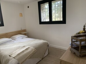 2 bedrooms, iron/ironing board, WiFi, bed sheets - Rez de Villa Entièrement Rénovée Avec Jardin Clos et Piscine (Peymeinade)