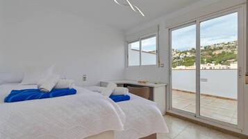 3 habitaciones, tabla de planchar con plancha, wifi y ropa de cama