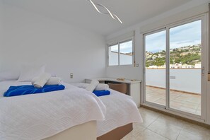 3 habitaciones, tabla de planchar con plancha, wifi y ropa de cama 