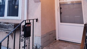 A house entrance with a white door, a mailbox, and a small porch area. - 3 Bedroom 10min Walk to the UofA/Hospital.   (Edmonton)