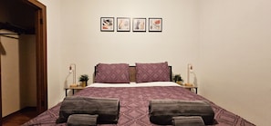 3 habitaciones, tabla de planchar con plancha, wifi y ropa de cama 