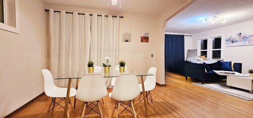 3 Bedroom 10min Walk to the UofA/Hospital.  