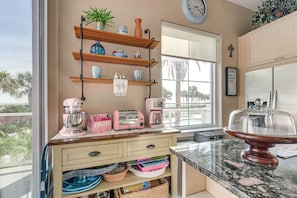 Interior - Steps to Sea & Sand! Gulf-View Galveston Getaway (Galveston)
