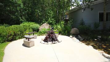 Condo (Liftside 20B) | Exterior