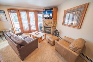 Signature Townhome, 2 Bedrooms, Patio, Valley View (Antlers Gulch 106) | Living area | Smart TV, fireplace - Antlers Gulch 106 (Keystone)