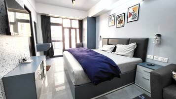 Deluxe Studio | 1 bedroom, memory-foam beds, individually decorated