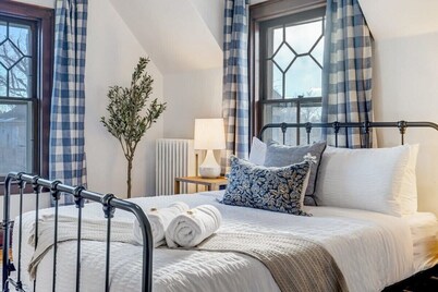 Noble Estate! Pet-Friendly w Hot Tub & Fire Pit