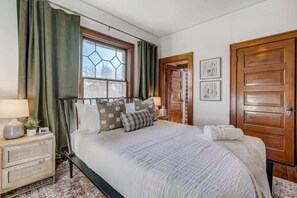 8 quartos, ferros/tábuas de passar roupa, berço de viagem, Wi-Fi